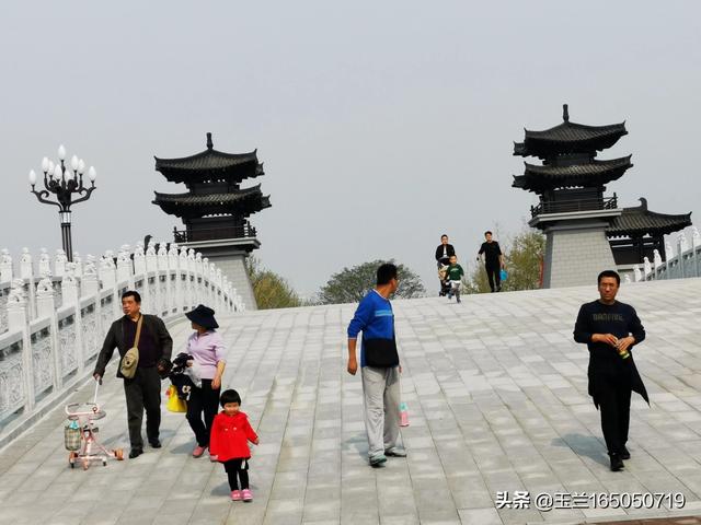 银川马拉松赛再次延期:在景区有陌生人请你帮忙拍照，你会答应还是拒绝？