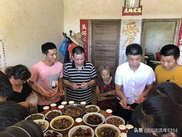 抖音吸猫什么意思啊:在抖音第一次直播应该注意什么？怎样避免人少的尴尬？