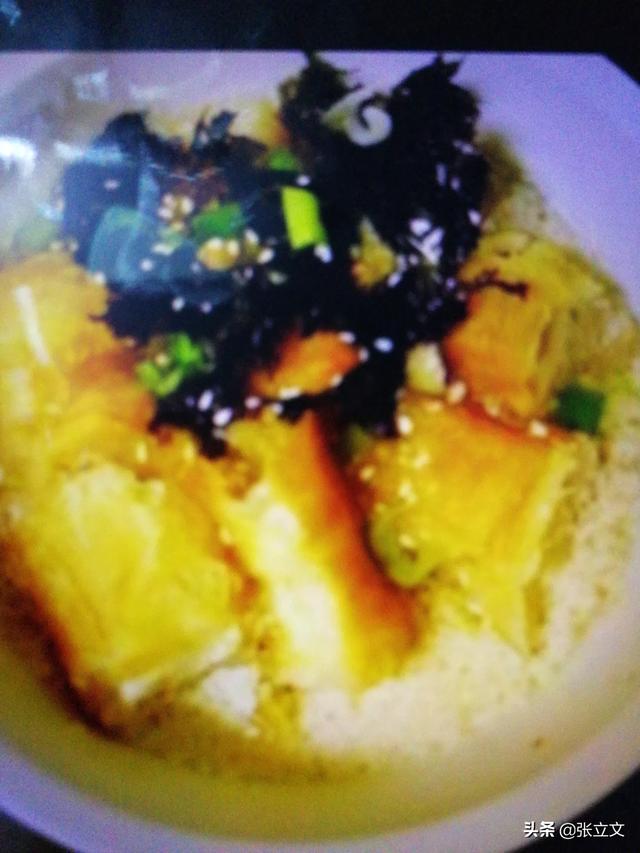 豆浆西施图片:吃早餐要了一碗豆浆，服务员给了一小袋醋，干什么用的？