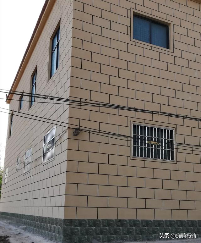 农村自建房前后留门好不好,农村自建房可以在山墙上建窗户吗？