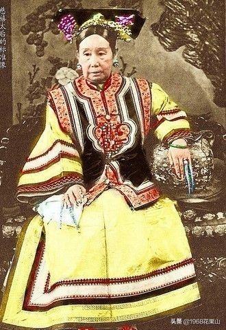 戊戌变法的历史意义:康有为，梁启超，戊戌变法对当时朝庭有何贡献？其意义如何？