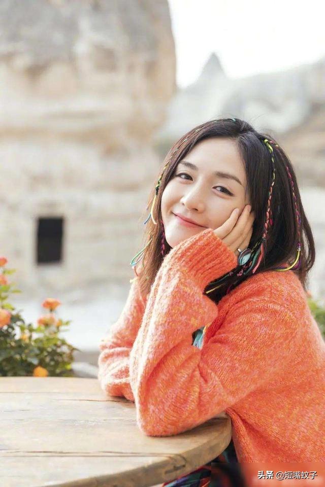谢娜自传:你对明星出书有何看法？这些书是他们自己写的吗？