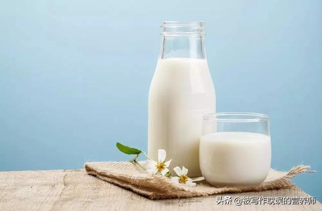 脱脂全脂牛奶该怎么选，全脂牛奶做的奶粉比脱脂牛奶做的奶粉好吗
