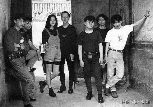 王菲第一个老公是谁:窦唯当年年少轻狂，和王菲离婚，现在他后悔吗？