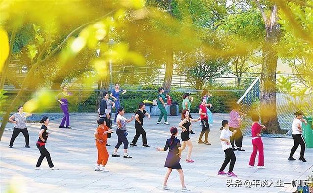 千万不能在家放大悲咒:在小区楼下跳广场舞的大妈们被居民放大悲咒神曲驱散，你怎么看