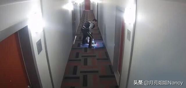 重庆女子投诉民警被铐走，女人因见网友被丈夫杀死，你有什么看法