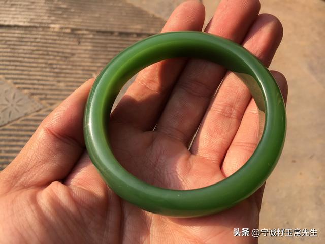 和田玉碧玉有色根好不好,什么样的和田碧玉有收藏价值？