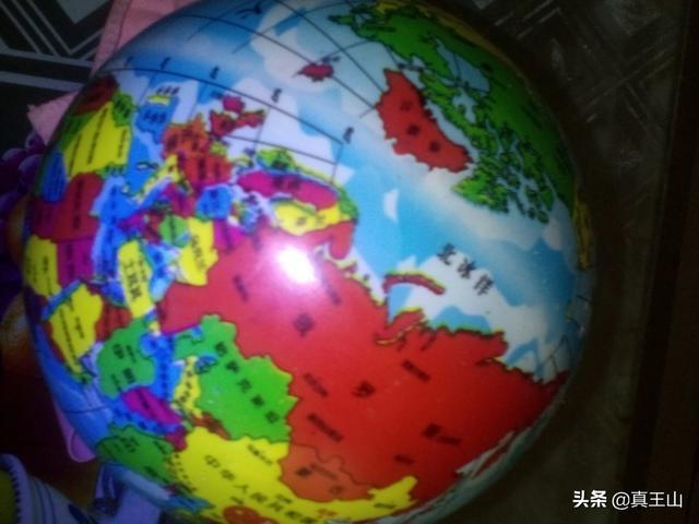 印尼红毛猩猩被强迫:电影【猩球崛起2】科巴为什么把他儿子从楼上扔下去摔死？