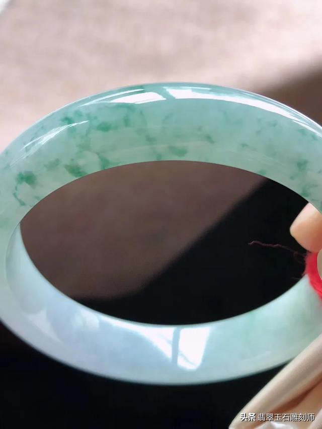 好翡翠手镯的图片,很稀罕翡翠镯子啊，谁能推荐一下哪家的好？