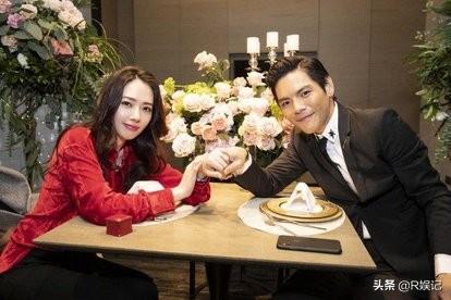 郭碧婷爸爸招待向佐:向佐郭碧婷官宣婚讯却@婚纱拍摄广告商，你怎么看？