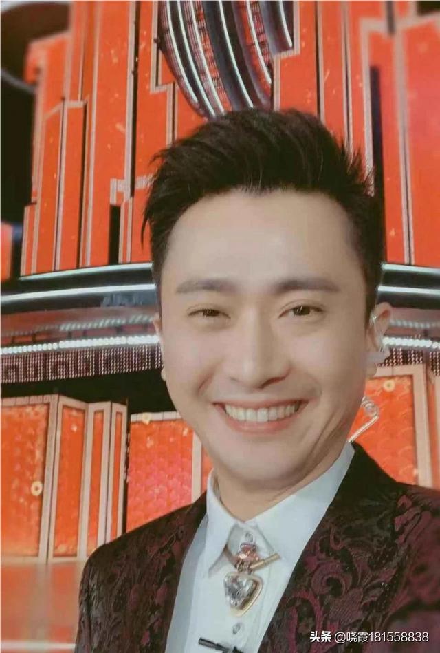 撒贝宁照片:撒贝宁李白喜提双胞胎，你家几个孩子，过的怎么样？
