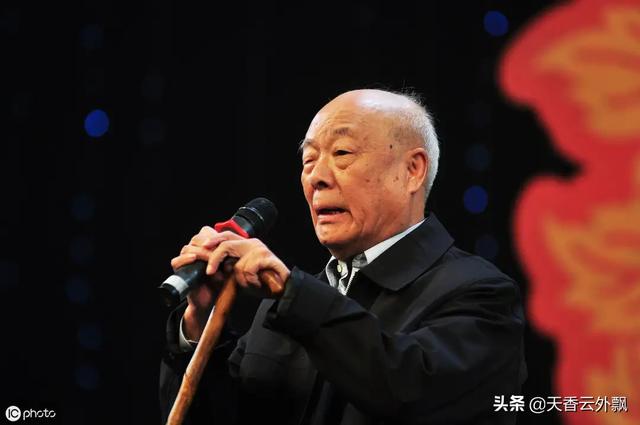我国著名的书法家:从古至今，谁的书法水平排名第一？
