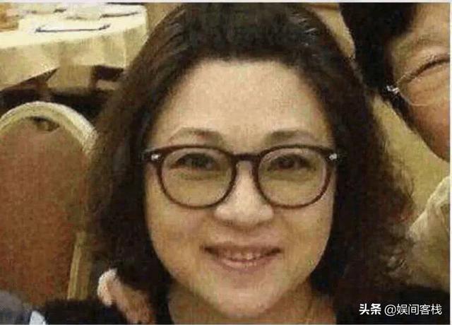 黄秋燕近况:当初被李连杰抛弃的黄秋燕，退出娱乐圈了吗她现在找到真爱了吗