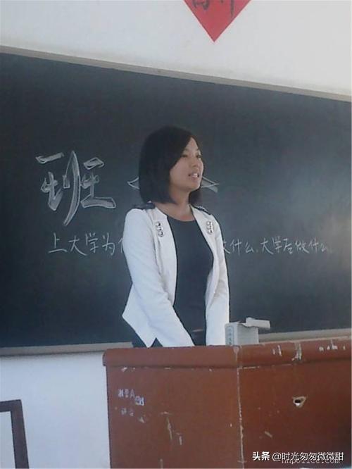 报告狗班长112:我是大一新生，当了班长，还要不要加入学生会，求学长学姐解答？
