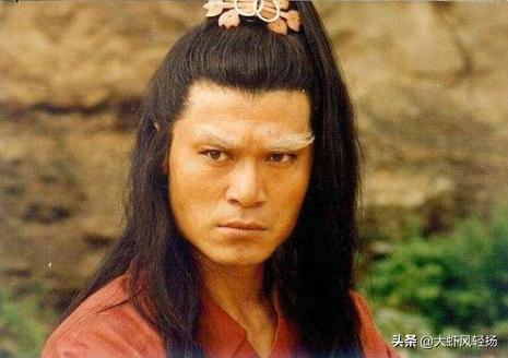 欧阳春将军简历:北侠紫髯伯欧阳春的实力在《白眉大侠》中是什么水平？