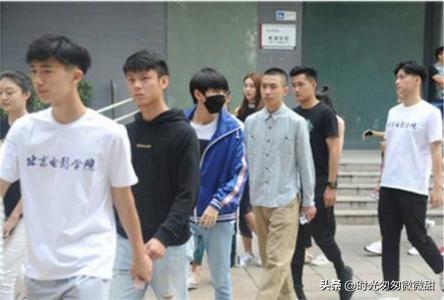 报告狗班长112:我是大一新生，当了班长，还要不要加入学生会，求学长学姐解答？