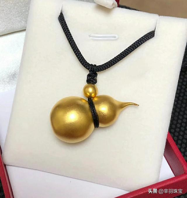 怎么买黄金手镯划算,要订婚金价贵，怎么入手比较划算呢？