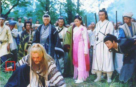 杨幂被邓伦拖了一米远:为什么说与刘恺威离婚后杨幂绯闻不断？