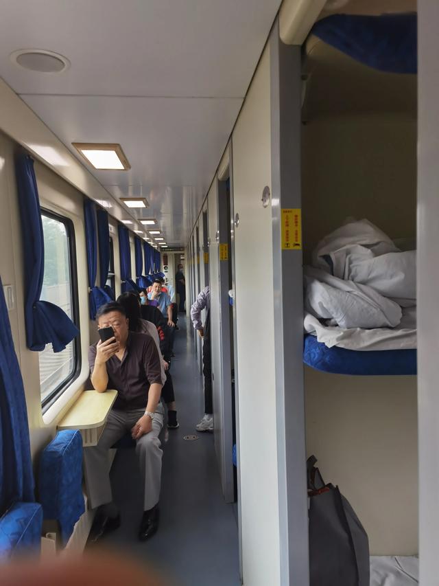 软卧:中国火车软卧是什么样子的