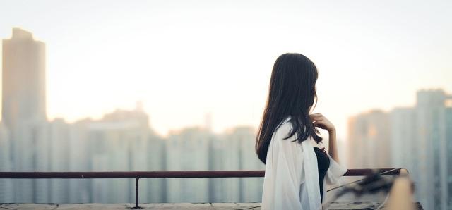 天天死宅在家里是一种什么感受？
