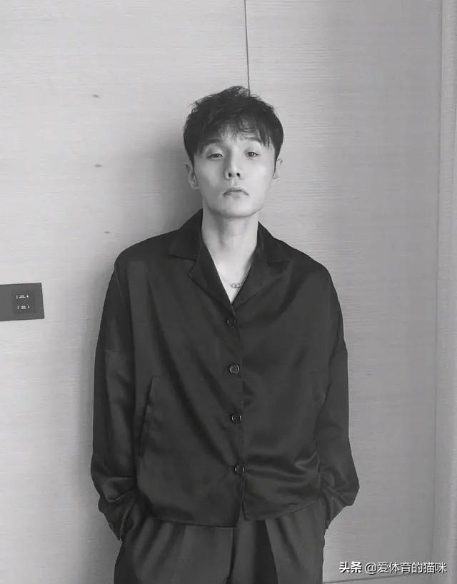 李荣浩想剧透被怼:李荣浩发长文怼物业，你怎么看？现在的物业真的很差吗？