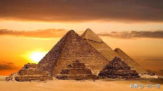 埃及金字塔的秘密，埃及的金字塔是怎么出名的第一个发现他并把它宣传到世界的人是谁