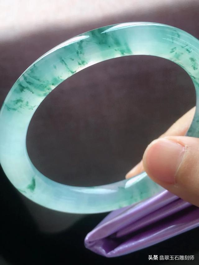 好翡翠手镯的图片,很稀罕翡翠镯子啊，谁能推荐一下哪家的好？