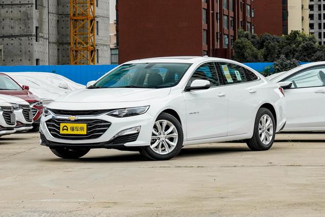 兄弟们：裸车12W给个建议,选哪款？