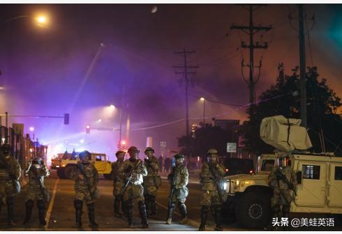 保安遭恶犬攻击 网易:美国真乱！拜登又支持抗议者并出资保释被捕者，特朗普会反击吗？