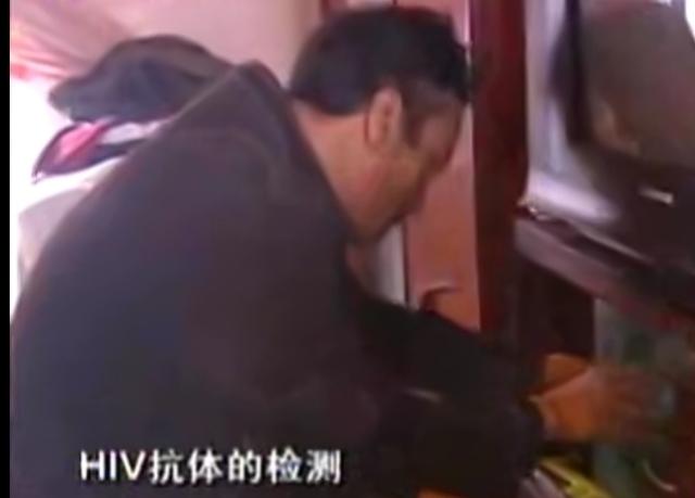 大学自习室贪睡母女猫走红:大家对宿舍里养猫是什么看法呀？