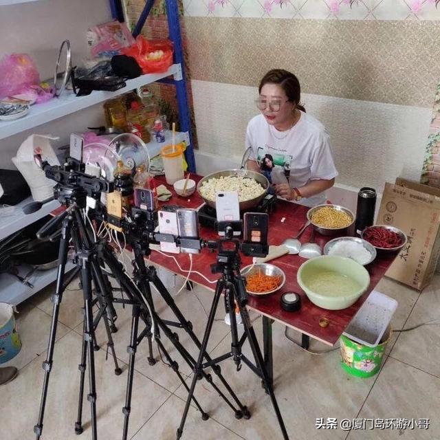 有没有一边玩着手机还能干活的工作推荐？
