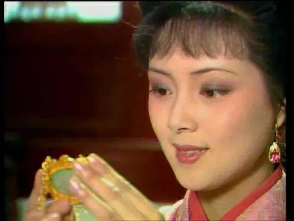 求苏格兰折耳猫的小说txt:《红楼梦》中抄检大观，为什么凤姐会提出不抄宝钗住的蘅芜苑呢？