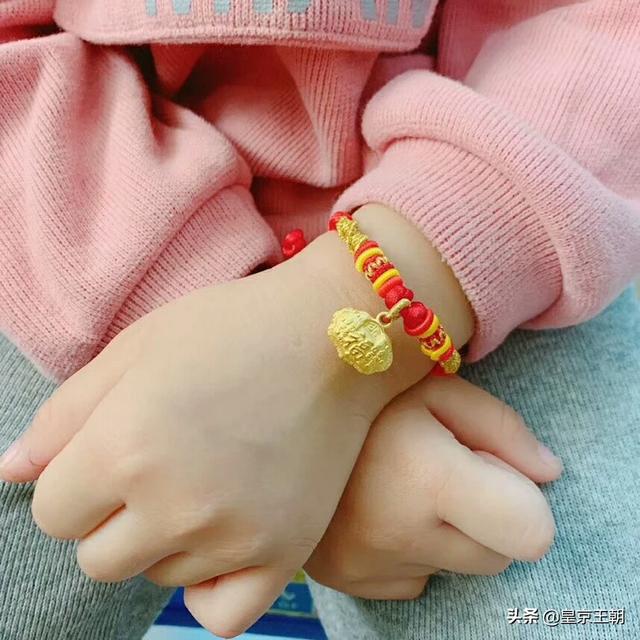 购买黄金手镯选购技巧,怎么挑选更适合自己佩戴的黄金首饰？