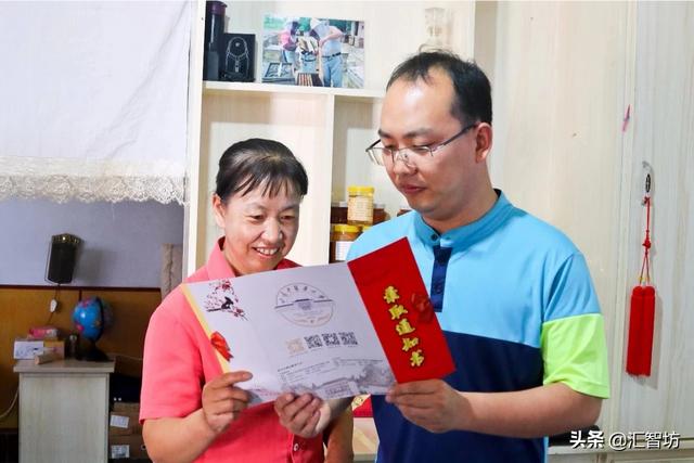 “迟到十年的通知书”,甘肃小伙今年到校报到,你怎么看？