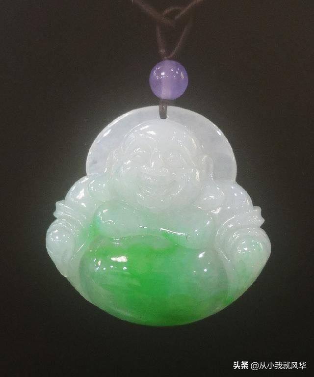 如何判断翡翠的价格,翡翠的价值怎么判定呢？喜爱占的比重大吗？