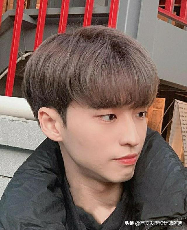 头条问答 - 我是一个圆脸的男生,微胖,适合什么样的发型?