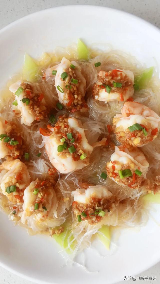 要做年夜饭。要有凉菜,炒菜,鱼,肉,请推荐做法可以吗？