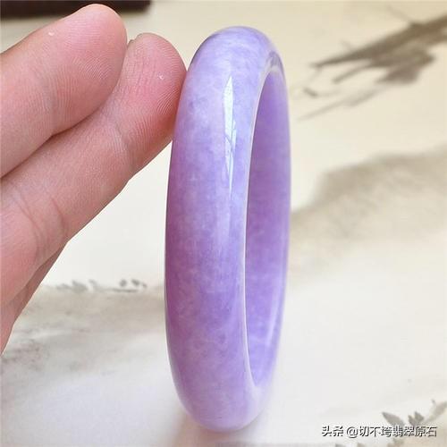 6000元春带彩手镯,春带彩的翡翠是什么档次？