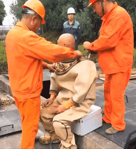 工地打桩灵异事件:为什么打桩机钻头掉了非要派“水鬼”捞上来？