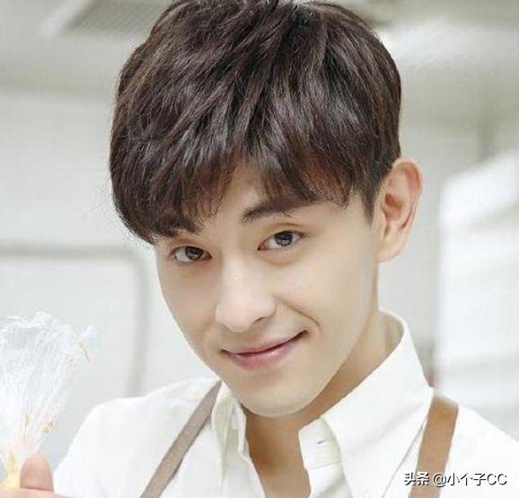 为什么有些鼻子大的男生都很好看？符合主流审美吗？