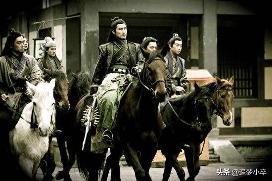 单雄信简介:《隋唐演义》中，单雄信为什么能成为绿林总瓢把子？