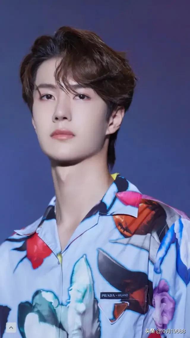 你认为现在娱乐圈中人气最高的明星是谁？为什么？