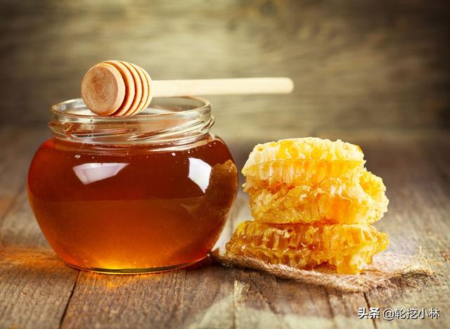 蜂蜜的作用与功效禁忌(儿童经常喝蜂蜜的好处和坏处是什么)