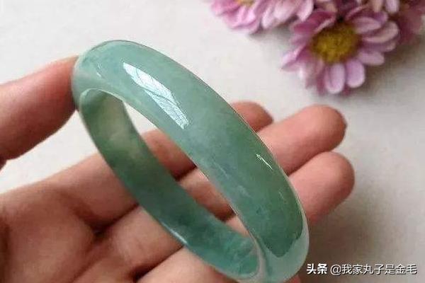 翡翠糯种,翡翠糯种和豆种怎么区分？各有何特点？