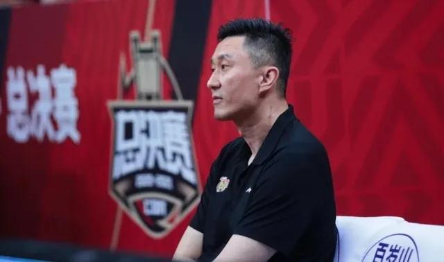 广东队召开重要会议，全运会大战杜锋提前返粤，是外援有着落了吗？