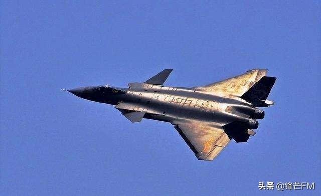 俄罗斯飞碟:歼-20战机能击落大型隐形轰炸机吗