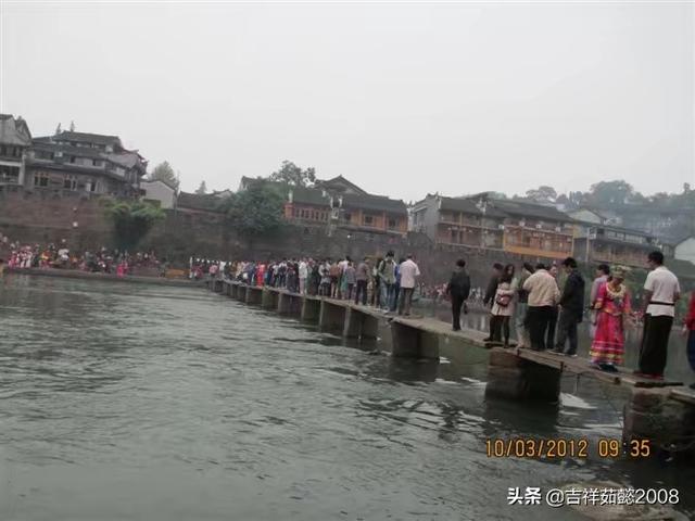 凤凰古城简介:听说凤凰古城很美，请简单介绍一下？
