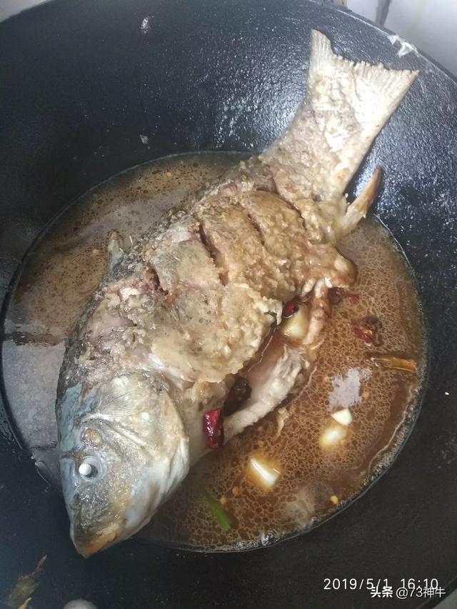 炖鱼时不能放哪两种调料，煮鱼的时候，放些什么配料，能去除鱼腥味，吃起来没有鱼腥味