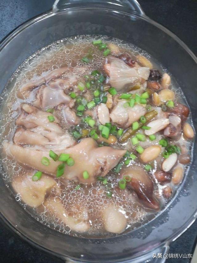 海芽菜如何煲汤好喝，猪蹄与什么一起煲汤好喝？