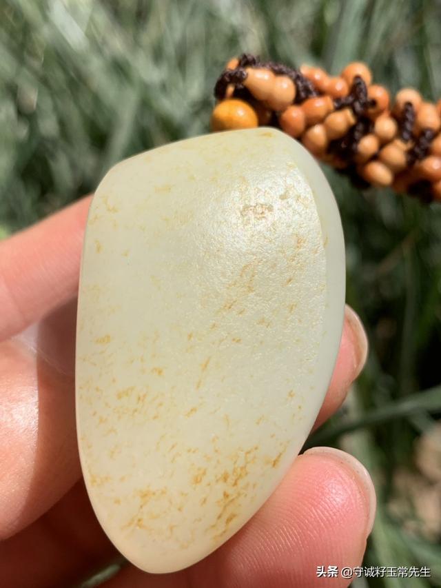 平洲玉雕工艺美术学校,学玉器雕刻的职业叫什么？前景怎么样？